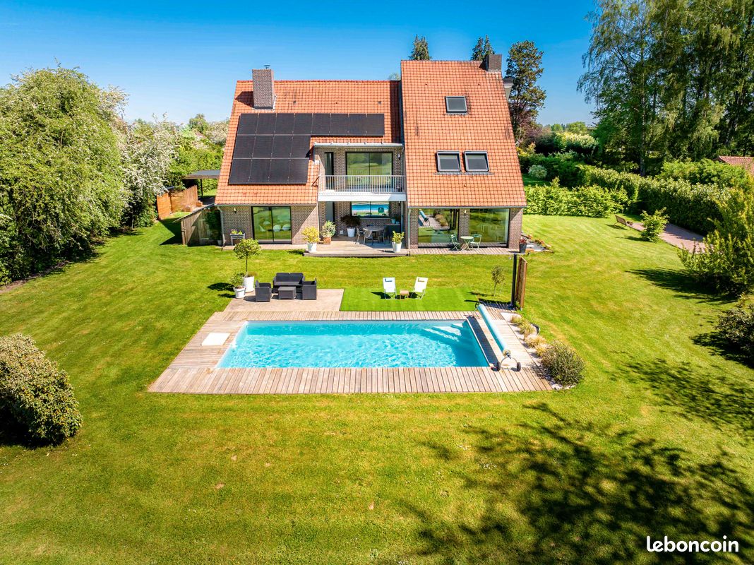 Maison 10 pièces 240 m² · à Louvignies-Quesnoy · 240 m² · 650 000 €