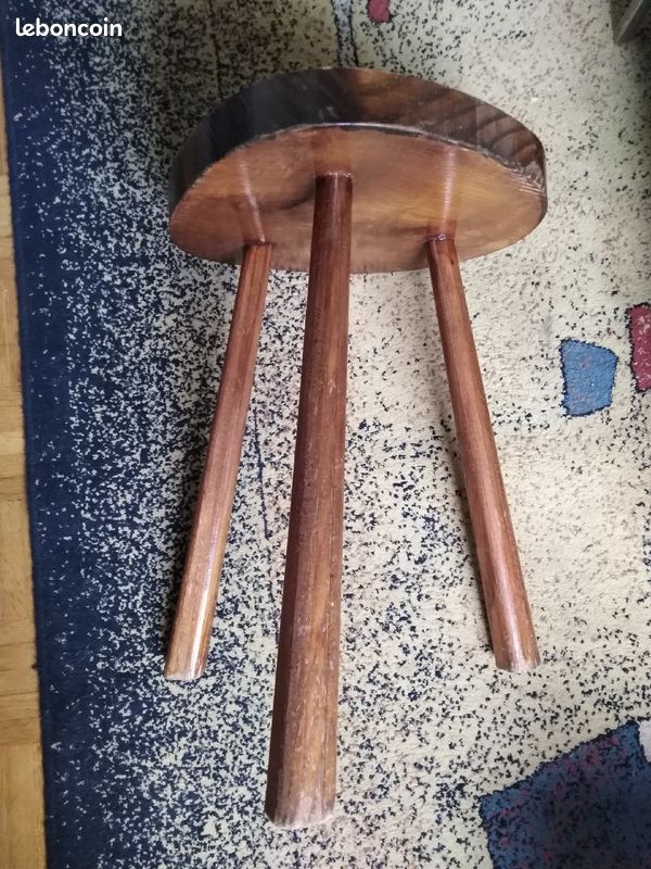 Tabouret tripode bois (image 1)