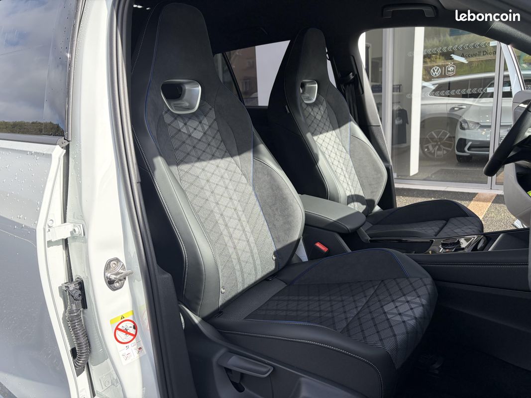 VOLKSWAGEN Tayron 1.5 eTSI 150ch DSG7 7 places R-Line (image 16)