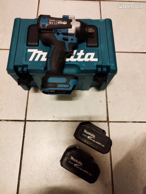 Clé à Choc Makita DTW700 - 18V - Avec Batteries 6Ah Et Chargeur - État Neuf (détail Chargeur)