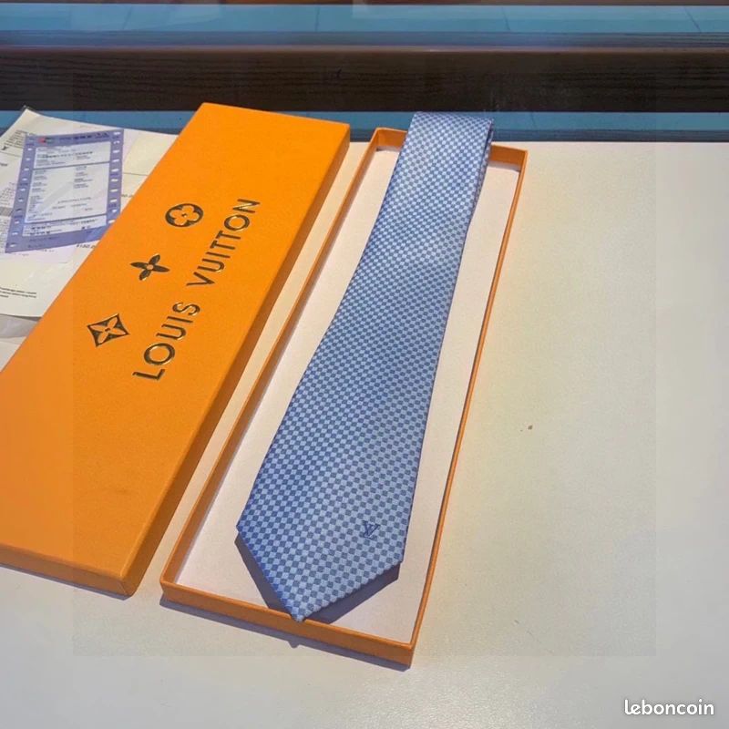 Cravate Louis Vuitton Damier bleu ciel soie neuve avec boîte originale (image 3)