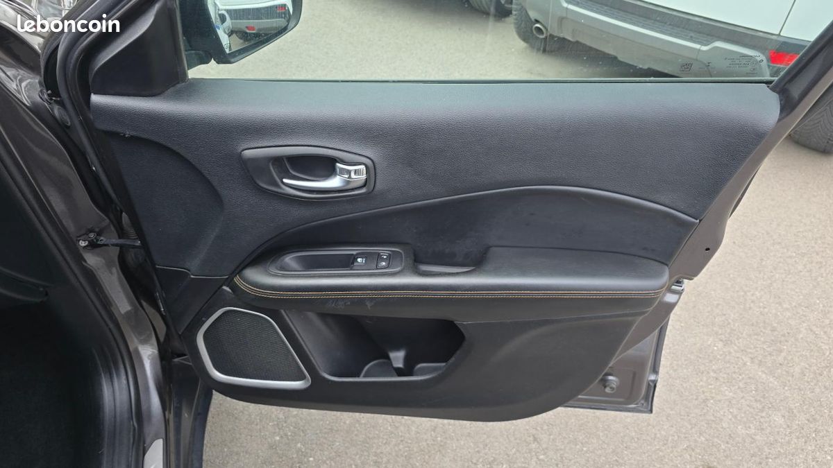 Jeep Compass Limited FWD (image 27)