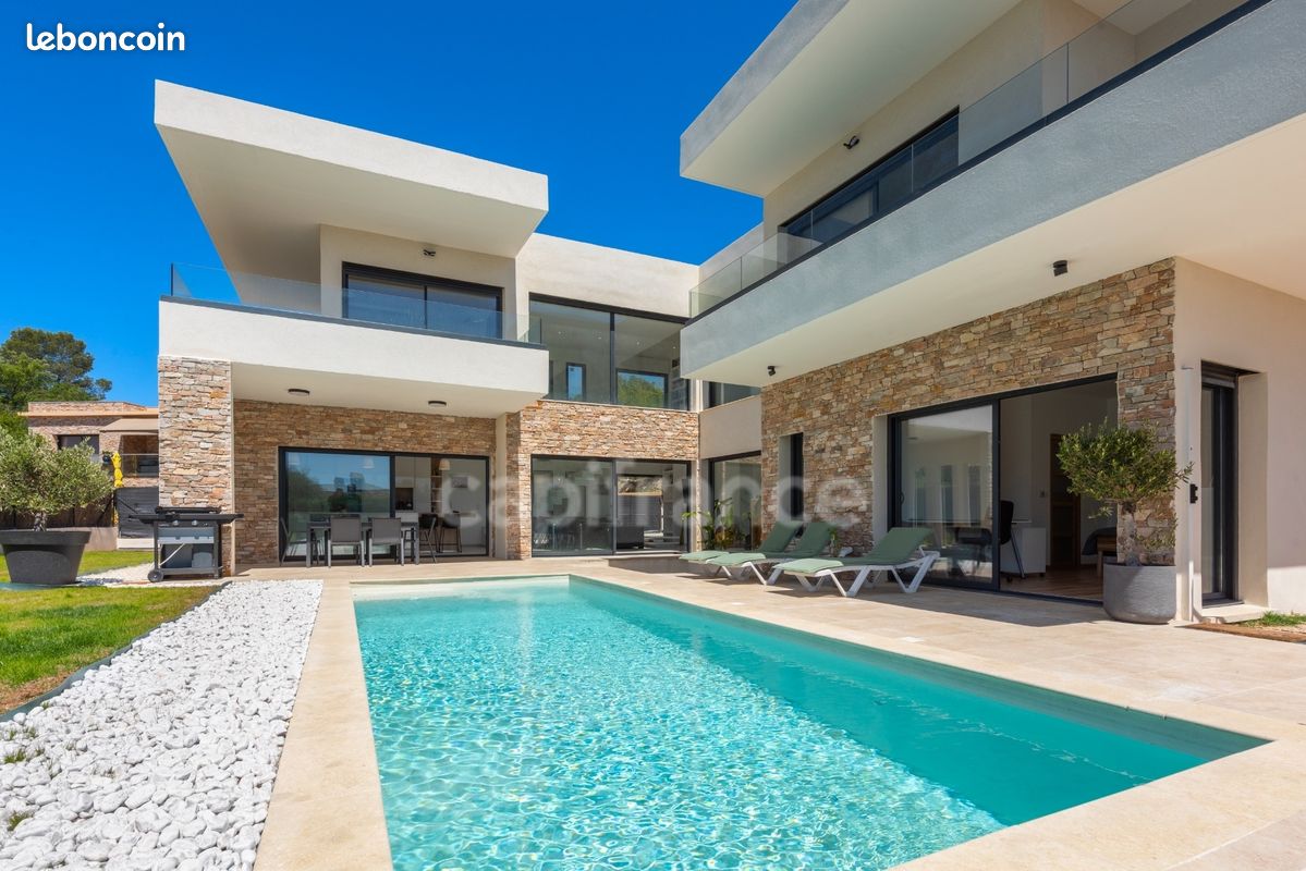 Maison 8 pièces 235 m² · à Saint-Raphaël · 235 m² · 1 680 000 €