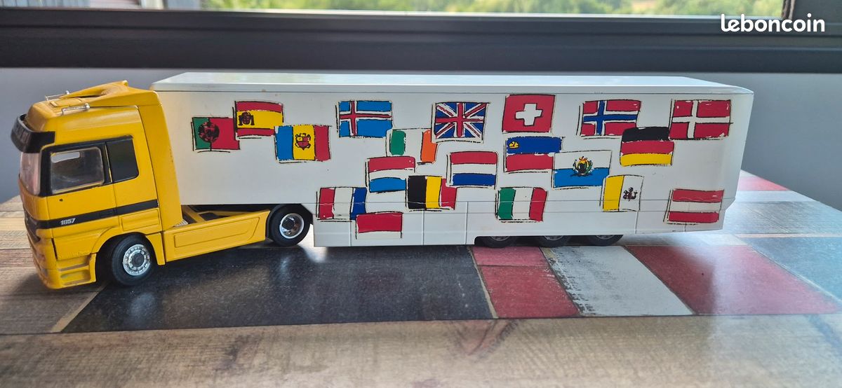 Semi-remorque Mercedes Actros Warsteiner 1/87 HO Blanc Métal/Plastique