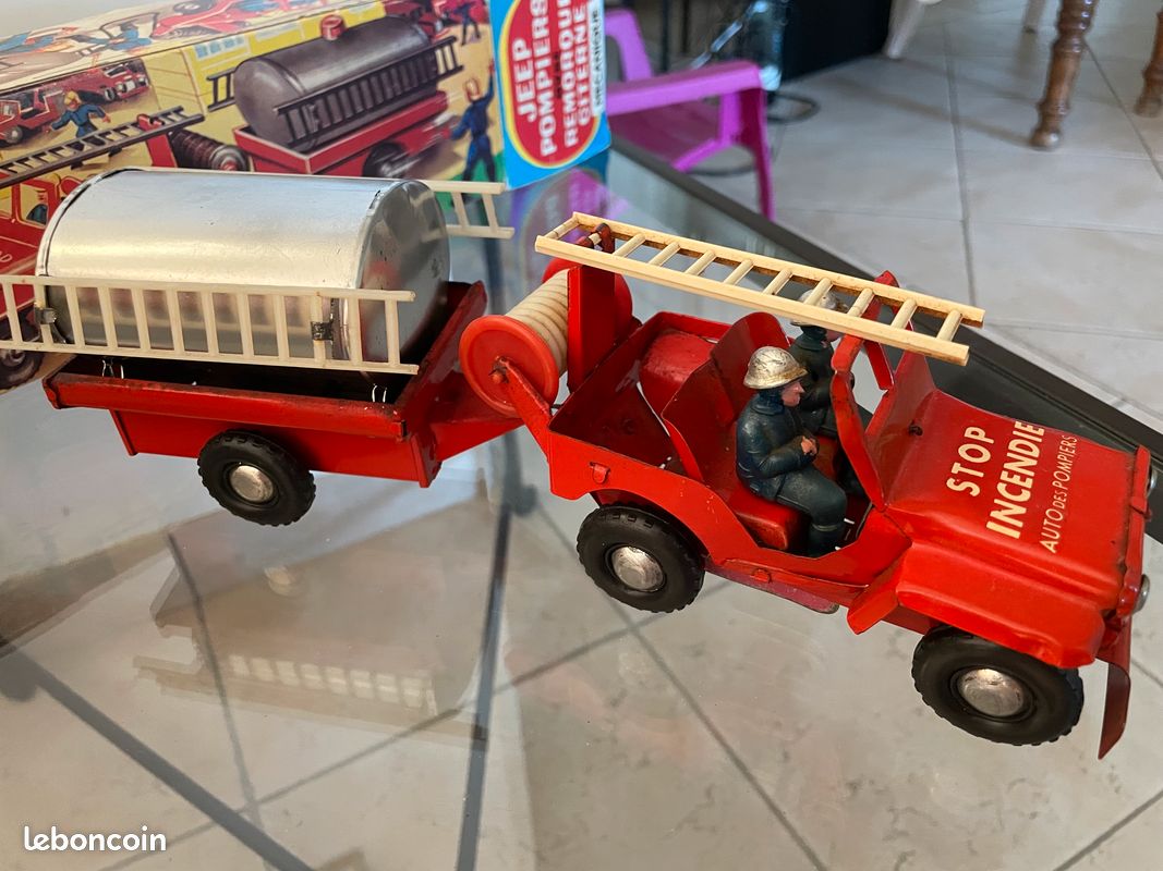 JOYAX MARSEILLE JEEP mécanique Pompiers avec remorque et citerne Boite