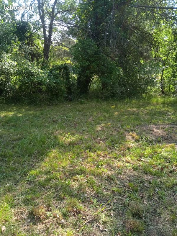 Terrain de loisirs ou d'agrément · à Le Thoronet · 45 000 €