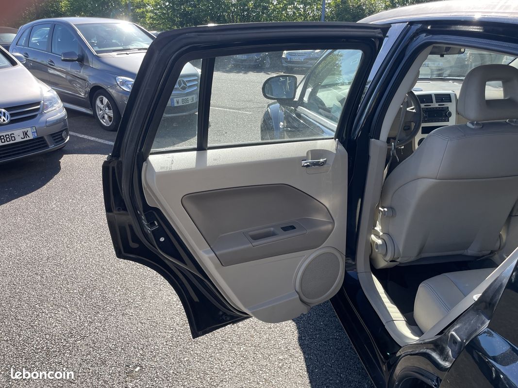 Dodge CALIBER 2.0 CRD SXT (image 24)