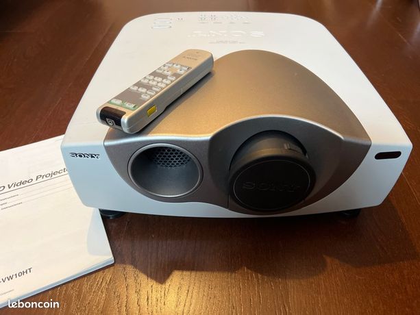 Projecteur Video Projector SONY VPL-VM10HT Avec Télécommande . Grand