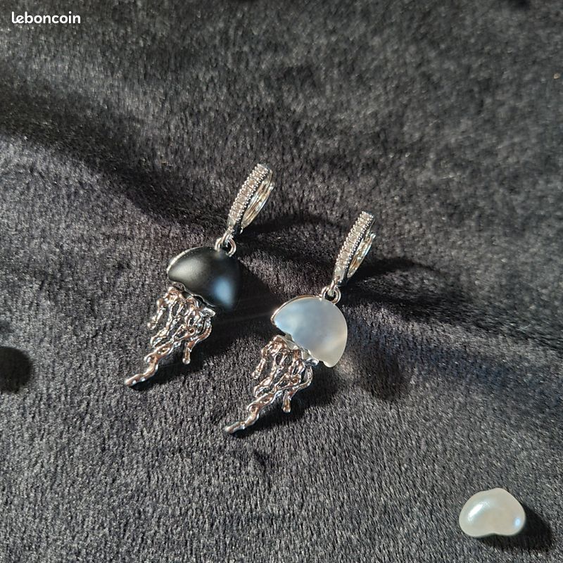 Boucles d'oreilles créoles pendantes | Agate noire | Sophie Bijoux