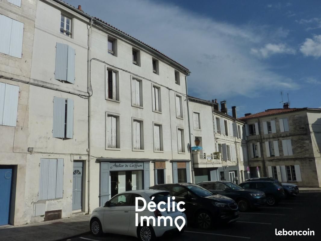 Immeuble 461 m² · à Saintes · 461 m² · 627 000 €