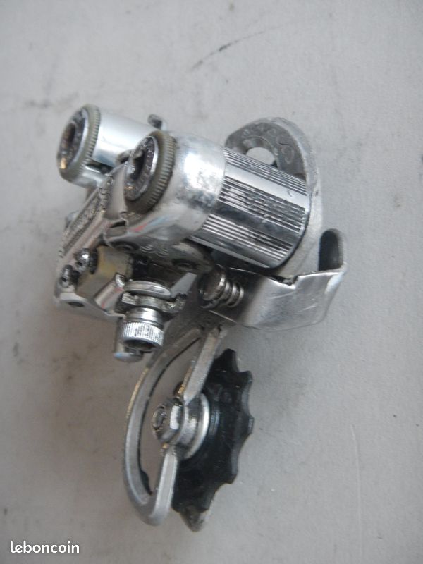 Ancien dérailleur avant Shimano 600 Arabesque 28,6 pince bas