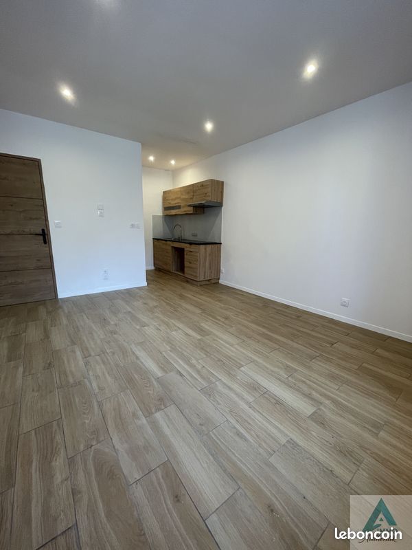 Appartement 1 pièce 23 m² · à Cuges-les-Pins · 23 m² · 575 €