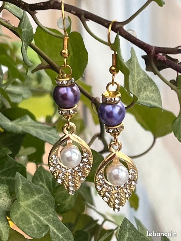 Boucles d'oreille dormeuses triangle à franges Miyuki délicas violet Preciosa en cristal violet Brick stitch