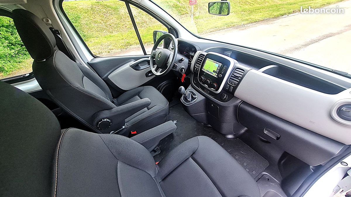 Renault trafic 3 dci combi 8 places tpmr acces fauteuil roulant 21400 kms revise et garanti europe (image 3)