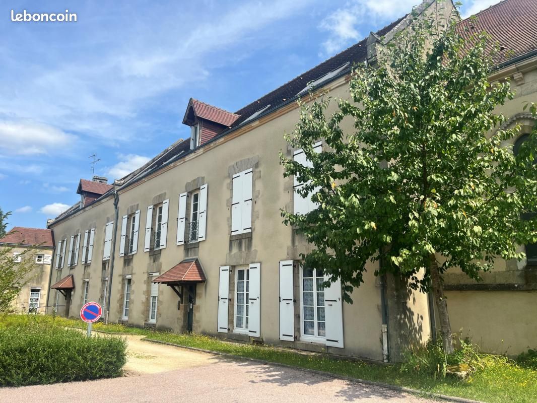 Appartement 2 pièces 54 m² · à Feusines · 54 m² · 400 €