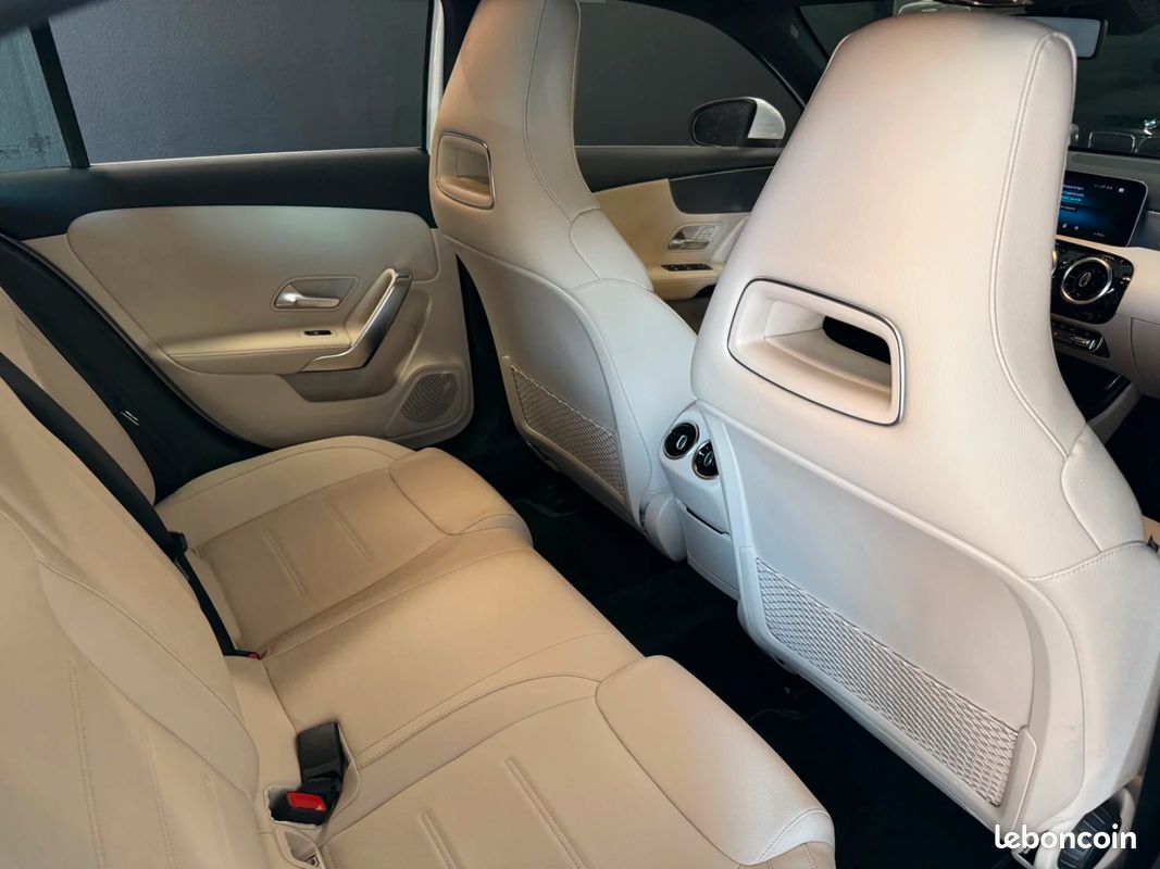Mercedes-Benz CLASSE A Classe A 180 d 7G-DCT / APPLE CARPLAY / RÉGULATEUR / CAMÉRA / FAIBLE KM (image 14)
