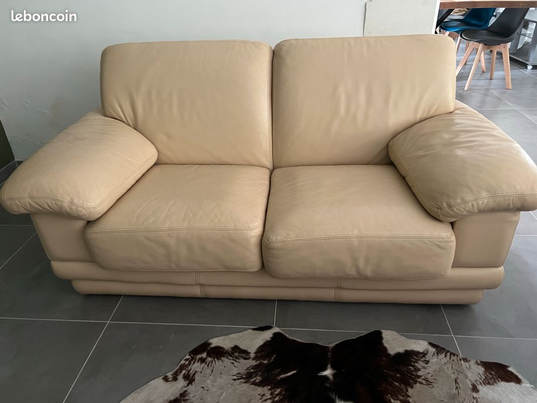 Canapé 2 places cuir beige (image 1)