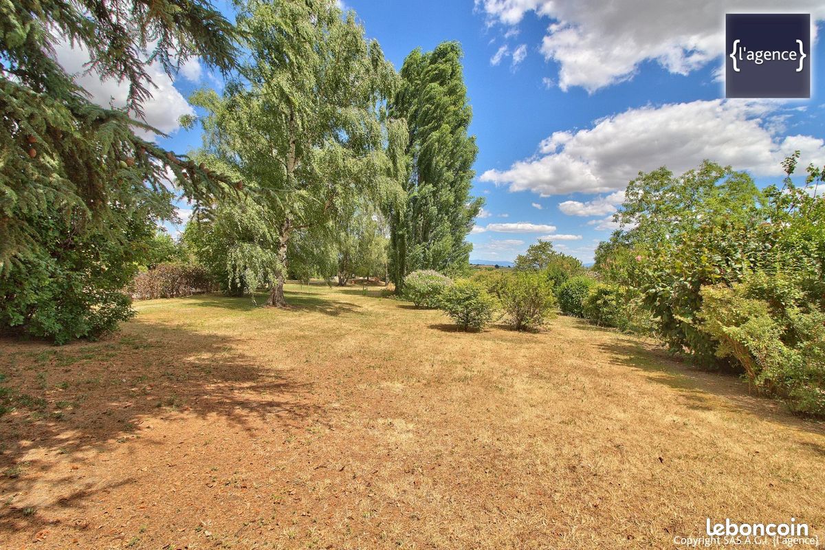 Terrain 705 m² · à Châtel-Guyon · 705 m² · 110 000 €
