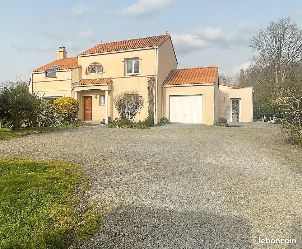 Maison 12 pièces 257 m² · à La Chevrolière · 257 m² · 474 990 €