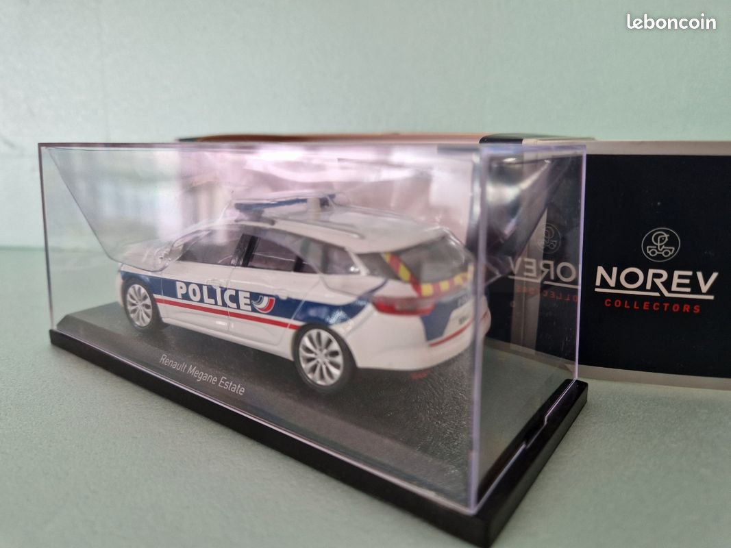 517797 Norev 1:43 Renault Megane Estate 2016 Pompiers