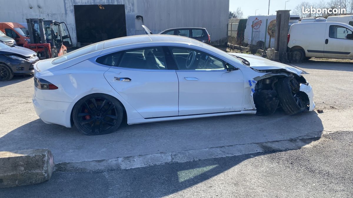 Tesla model s p100d dual motor accidente (image 3)