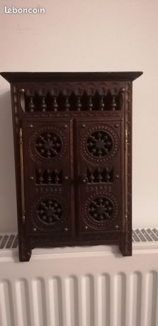 Armoire De Poupée En Bois Sculpté – Jouet Breton Années 50, 35 Cm