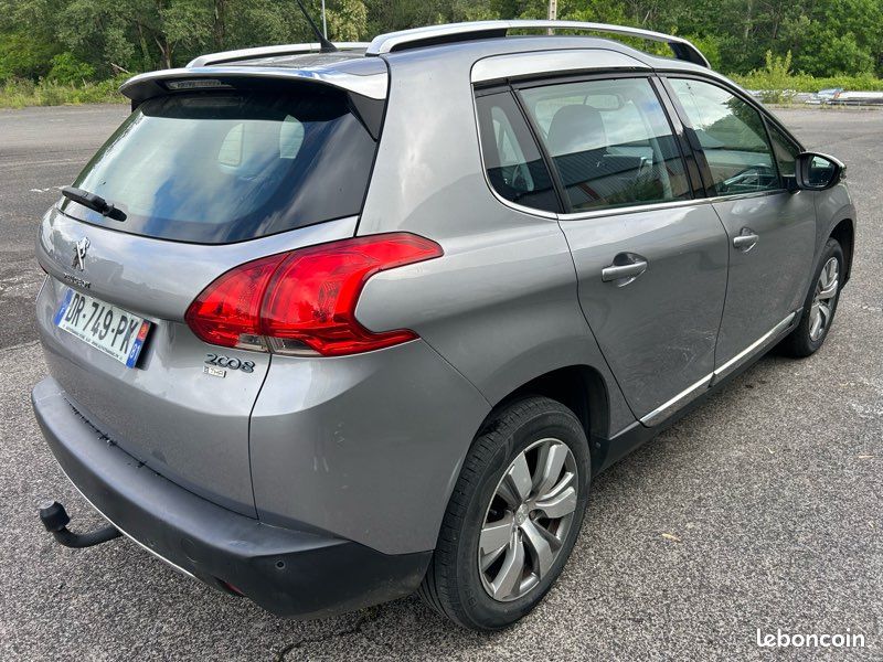 Peugeot 2008 1.2 THP 110cv (image 3)