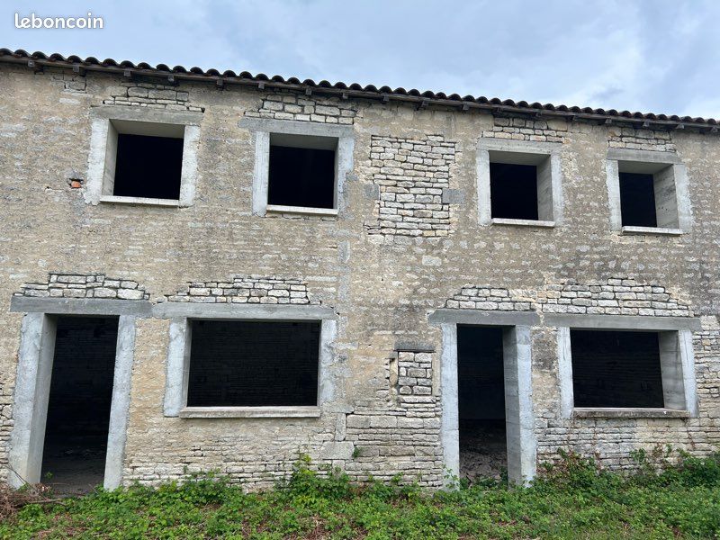 Maison 1 pièce 250 m² · à Chassors · 250 m² · 65 000 €