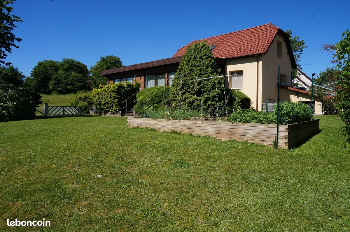 Maison 8 pièces 200 m² · à Saint-Dizier-l'Évêque · 200 m² · 415 000 €