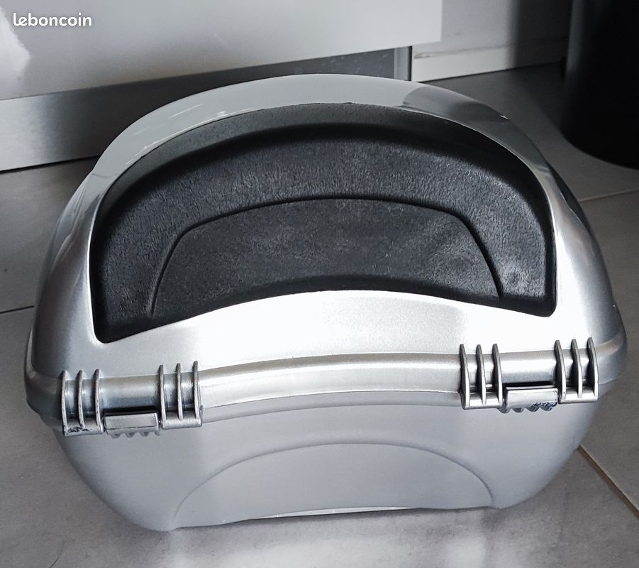 Top Case Moto Wiltec 22L Argent - Coffre De Rangement Sécurisé Avec Bande Réfléchissante