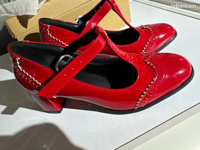 Chaussures à Talons Hauts Pour Femme Taille 38 - Couleur Violette - Marque Sexy Woman - Occasion