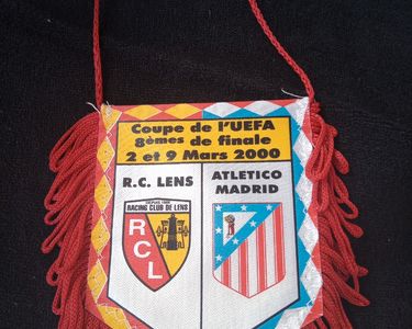 BANDERIN FANION 10*9 CM RC.LENS Vs ATLETICO MADRID