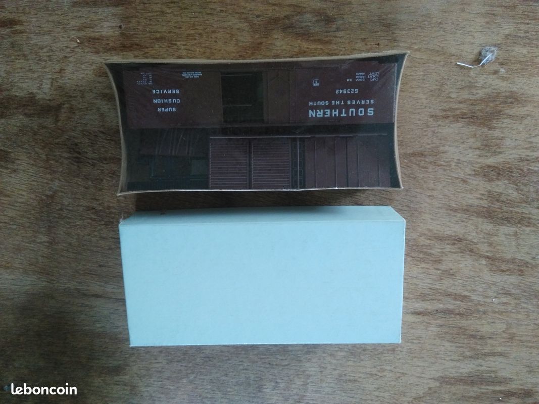 Lot De 3 Wagons Couverts à Portes Coulissantes Erie HO – Marque Branchline – Neufs