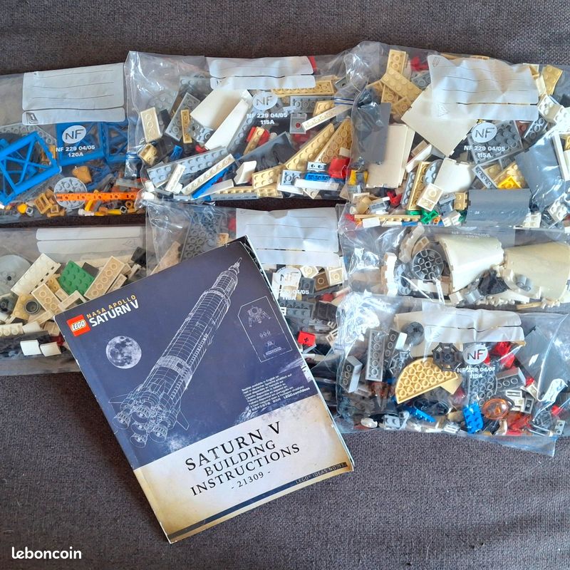 LEGO Ideas 92176 - NASA Apollo Saturn V - Complet + notice (image 5)