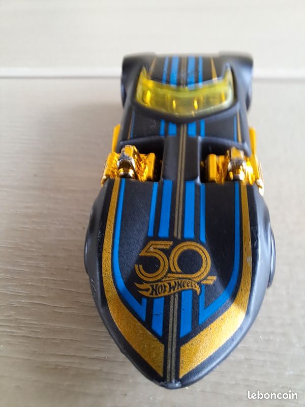 Voiture 50 ème anniversaire Hot Wheels (image 2)
