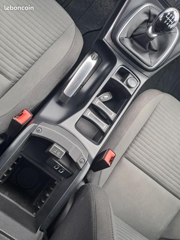 Ford C-Max 1.0 essence 125 cv (image 9)