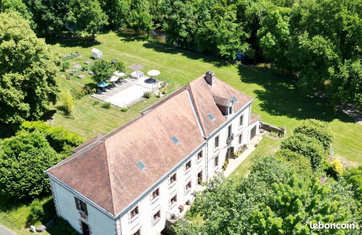 Maison 12 pièces 348 m² · à Saint-Médard-d'Excideuil · 348 m² · 555 000 €