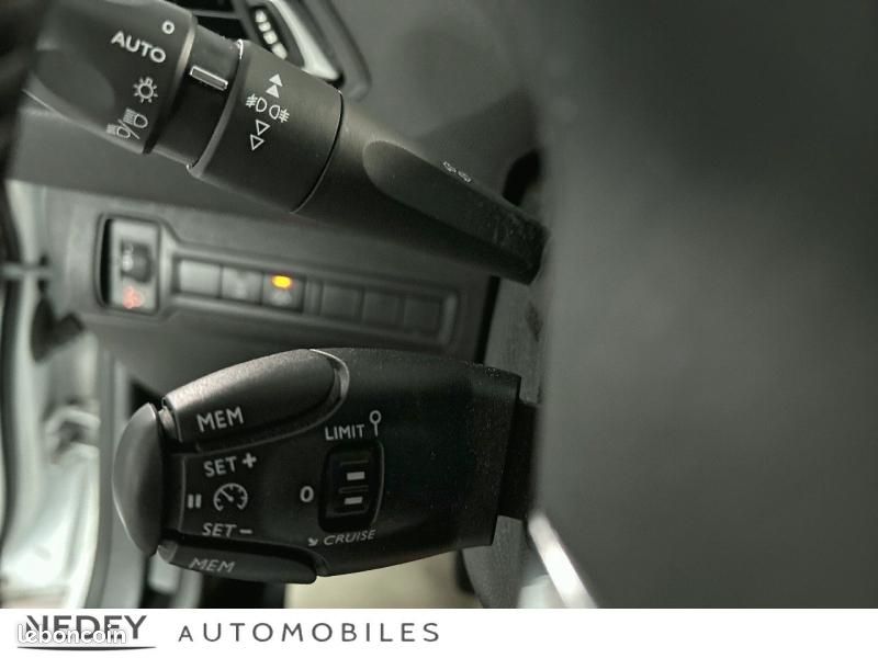 Peugeot 308 1.2 PureTech 130ch S&S Allure (image 22)
