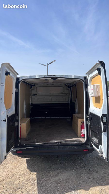 RENAULT TRAFIC FG 3T L2H1 2.0 Blue dCi 150 EDC 6 Grand confort (Boîte Automatique + caméra ) Prix TTC (image 4)