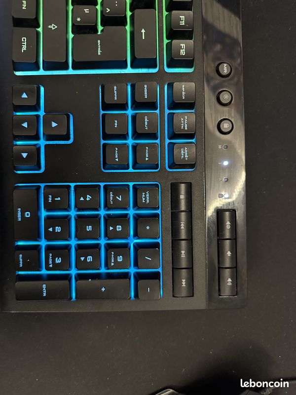 Je vend Clavier gaming Corsair K55 25 RGB (image 3)