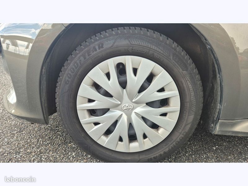Toyota Yaris 70 VVT-i Dynamic (image 8)