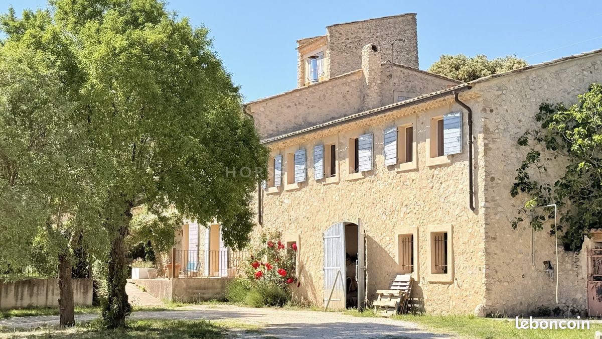 Maison 12 pièces 450 m² · à Gréoux-les-Bains · 450 m² · 1 350 000 €