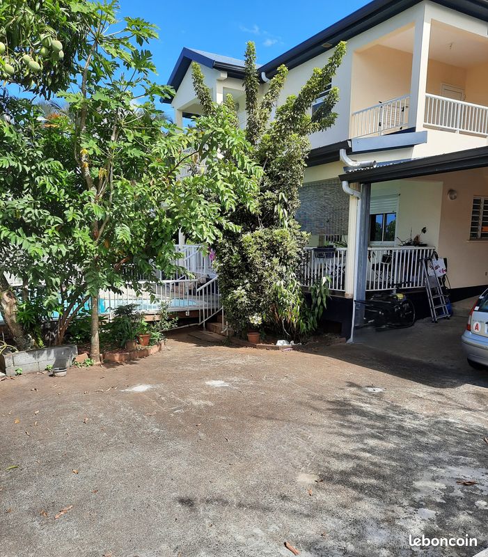 Maison 10 pièces 220 m² · à Sainte-Suzanne · 220 m² · 410 000 €