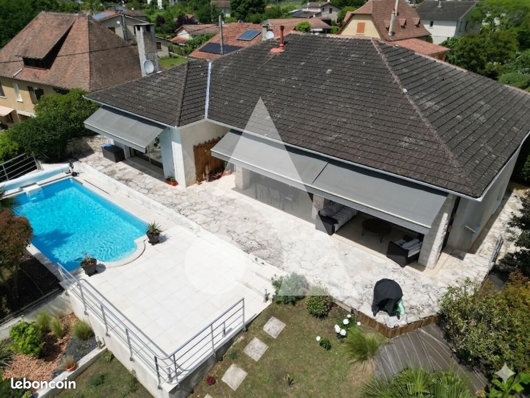 Maison 8 pièces 205 m² · à Figeac · 205 m² · 380 000 €