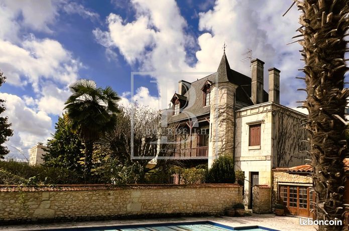 Maison 7 pièces 232 m²