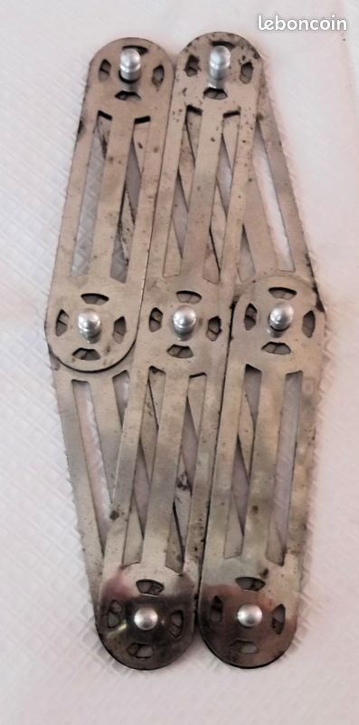 Dessous De Plat Extensible Vintage Métal Argenté – 26 à 46,5 Cm