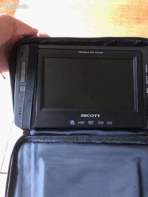 Lecteur DVD portable SCOTT (pour pièces) dans sa sacoche de