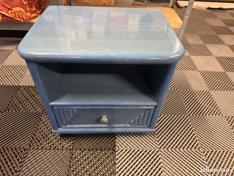 Table de chevet en frêne et cannage teinte bleu ciel « azul azurer » (image 1)