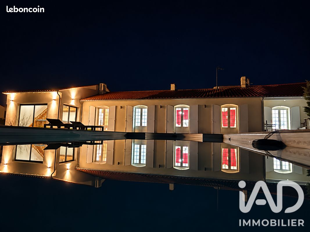 Maison 9 pièces 274 m² · à Saint-Savinien · 274 m² · 458 000 €