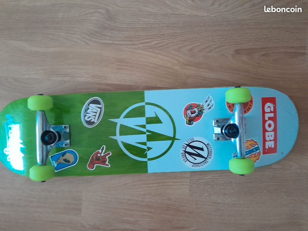 Skateboard Personnalisé - Occasion, état Correct Avec Traces D'usage